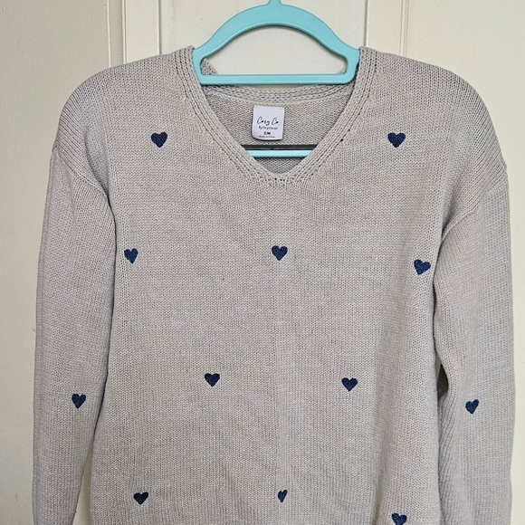 Cozy Casual Sweaters - Cozy Casual Light Gray V-Neck Sweater with Navy Hearts